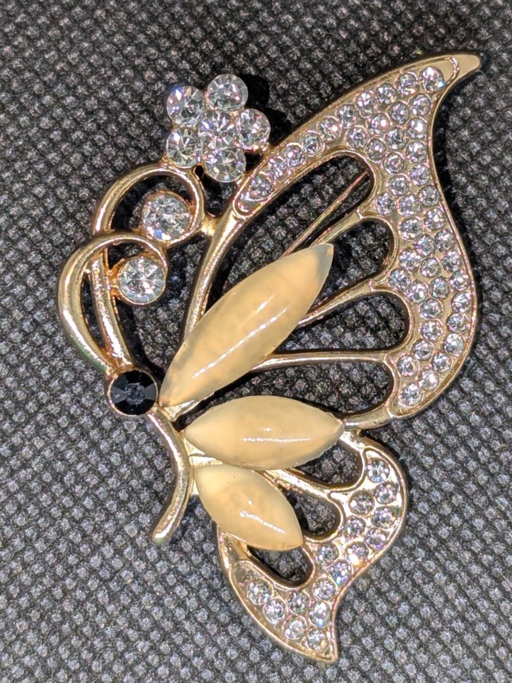 Butterfly brooch in sparkling rhinestones, NWT!